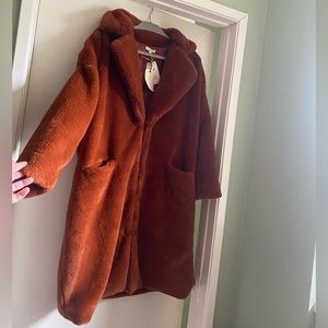 *BRAND NEW* Plush Faux Fur Coat